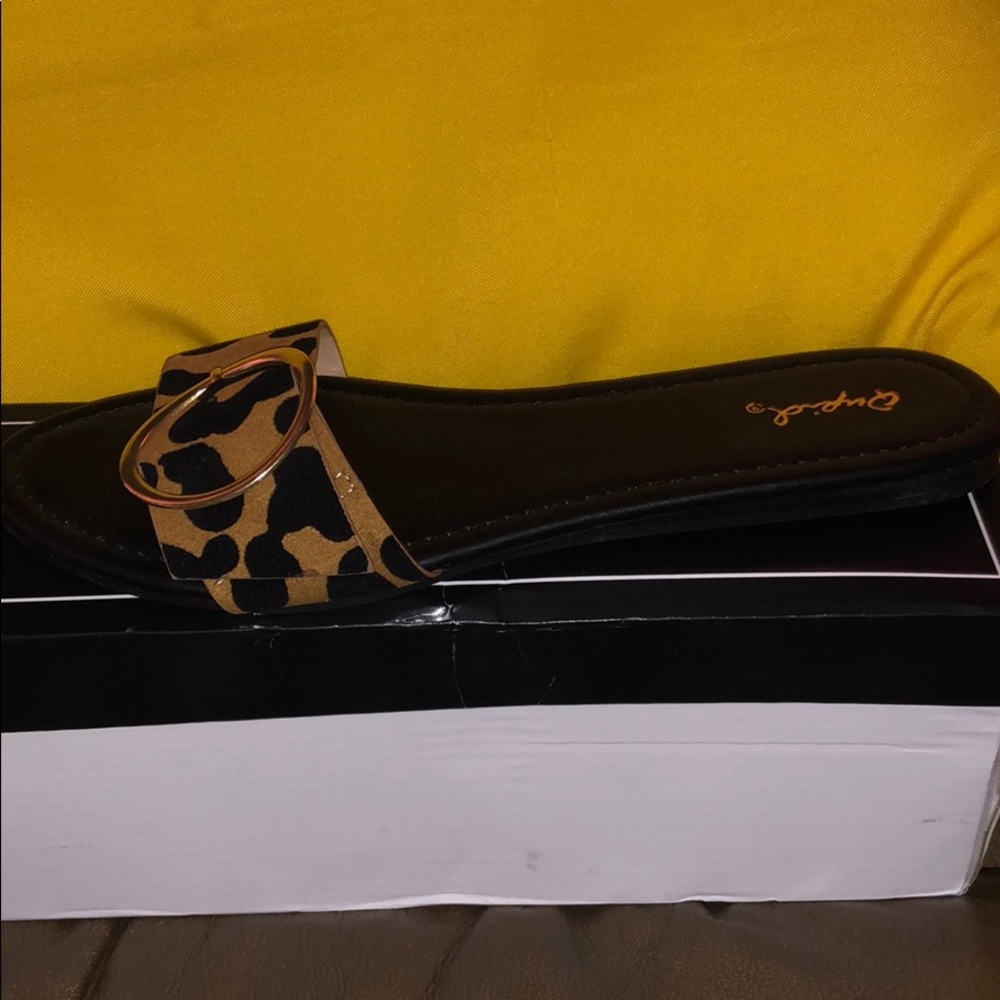 QUPID Leopard sandal